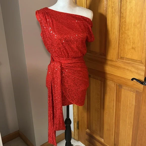Hello Molly Luxe Arrived Mini Dress Red Sequin Off Shoulder Womens Size 2/XS - Picture 4 of 7